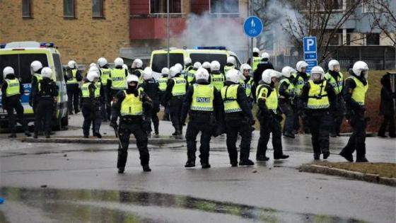 إصابة 3 متظاهرين بالرصاص في السويد