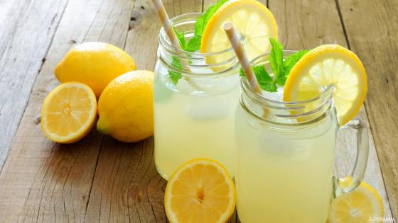 ماذا يحدث للجسم بعد شرب الماء الدافئ مع الليمون لـ 60 يوماً؟