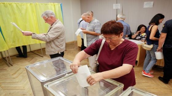 انطلاق الانتخابات البرلمانية المبكرة في أوكرانيا