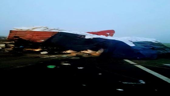 مصرع سائق حافلة وإصابة 35 آخرين في حادث اصطدام بين حافلة لنقل المسافرين وشاحنة بالطريق السيار مراكش-الدار البيضاء