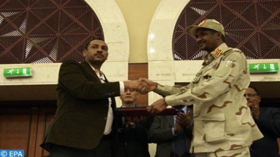 السودان… المجلس العسكري وقوى إعلان الحرية والتغيير يوقعان على وثائق الفترة الانتقالية