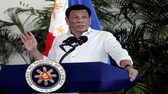 الرئيس الفلبيني يوجه المسؤولين باعتقال غير المطعمين