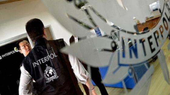 فرّ من السجن..”أنتربول المغرب” يسلم متهما خطيرا لإسبانيا