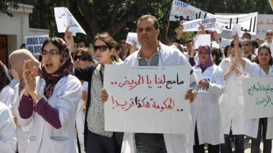 ممرضو وتقنيو الصحة يصعدون ضد وزارة آيت الطالب ويخرجون في وقفة احتاجية