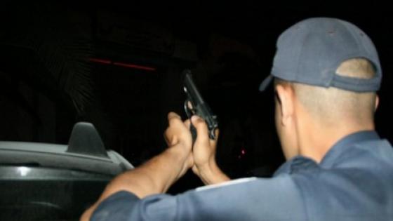 الخميسات..مقدم شرطة يضطر لاستعمال سلاحه الوظيفي لتوقيف مجرم